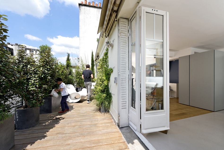 Plus belles maisons de paris : projet de Ulli Heckmann & Eitan Hammer Architectes vue de la terrasse